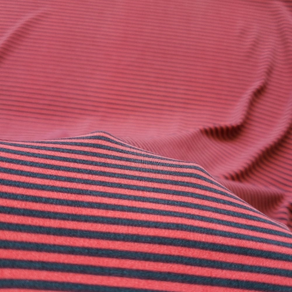 Lularoe 💜 NWT Irma Stripes Tunic Blouse Top Red Size Small - Picture 2 of 5